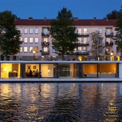 Watervilla Weesperzijde, la villa galleggiante sulle rive dell’Amstel