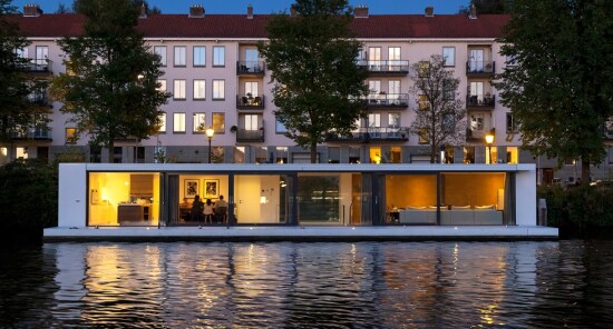 Watervilla Weesperzijde, la villa galleggiante sulle rive dell’Amstel