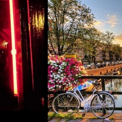 Amsterdam: viziosa come Las Vegas, romantica come Parigi!