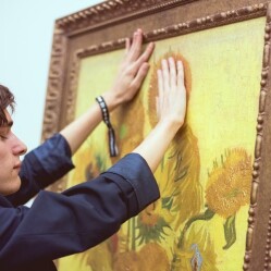 Feeling Van Gogh: Nel museo di Amsterdam un tour interattivo per non vedenti