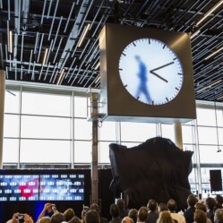 A Schiphol un orologio gigante regolato in...