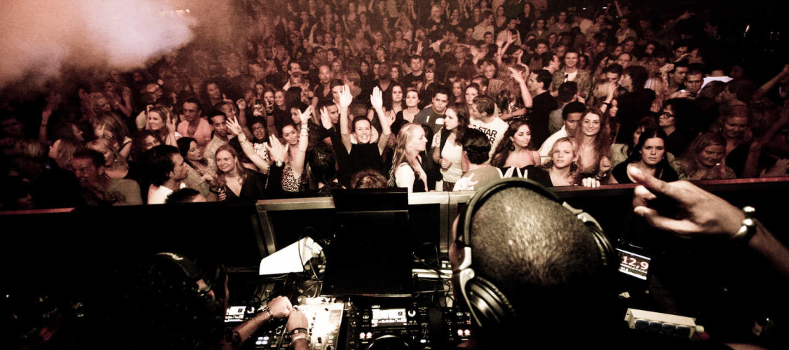 Scopri la vita notturna di Amsterdam con il pass di 7 giorni valido in 8 club diversi