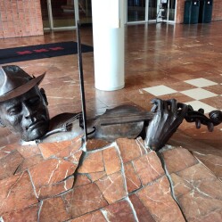 Il mistero (svelato) delle sculture anonime di Amsterdam