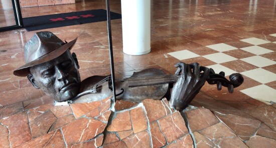 Il mistero (svelato) delle sculture anonime di Amsterdam