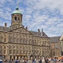 Piazza Dam: Cosa vedere nella piazza più famosa di Amsterdam