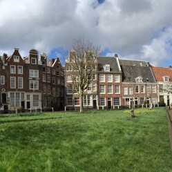 Begijnhof: Il cortile delle beghine nel cuore di Amsterdam