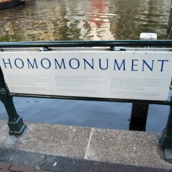 La fermata di Westerkerk cambia nome: sarà fermata Homomonument