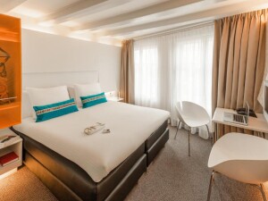 ibis amsterdam central station styles