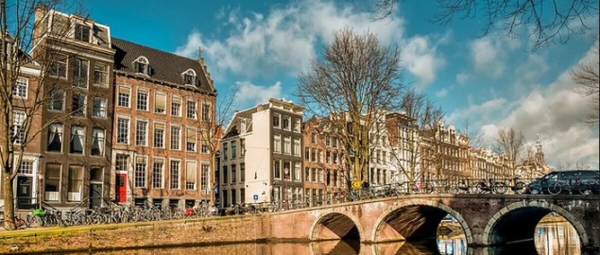 Viaggia gratis sui mezzi pubblici di Amsterdam