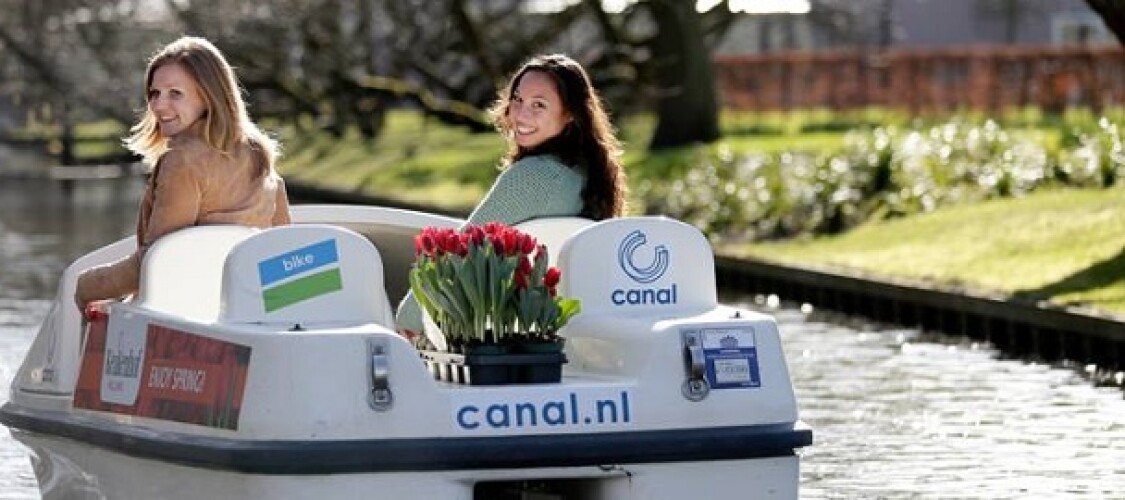 Prenota il biglietto per il giro sui canali di Amsterdam in Pedalò