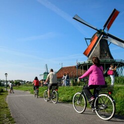 In bici nella campagna olandese: gli itinerari ciclabili nei dintorni di Zaanse Schans