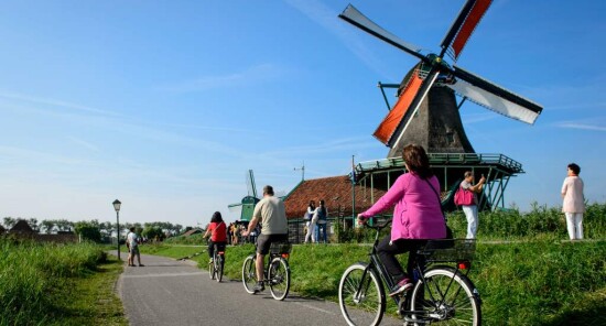 In bici nella campagna olandese: gli itinerari ciclabili nei dintorni di Zaanse Schans