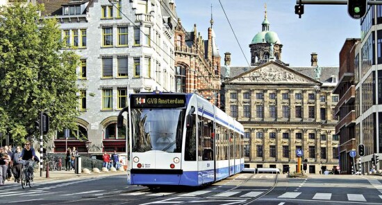 Come muoversi ad Amsterdam: tram, autobus, metro e traghetti