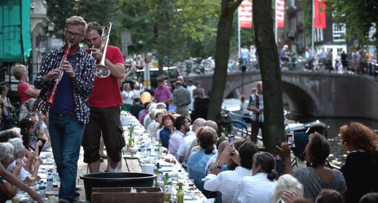 Eventi di Agosto ad Amsterdam: Canal Parade, concerti e relax all'aperto 