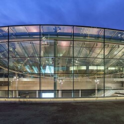 Un labirinto di girasoli per celebrare il nuovo ingresso del Van Gogh Museum