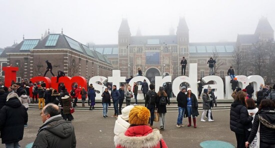 La scritta I AMSTERDAM rimossa da Museumplein