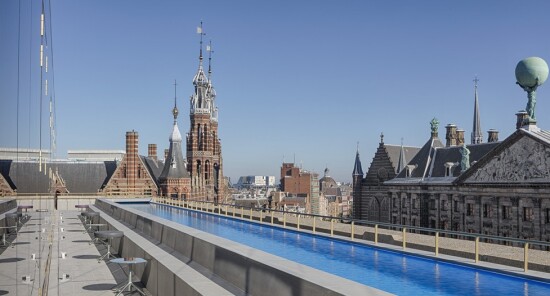 La piscina panoramica di Amsterdam sul tetto del W-Hotel 