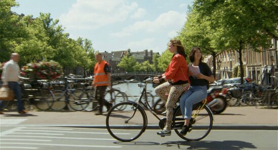 Amsterdammer per un giorno con Yellow Backie, il servizio di couch-surfing su bici