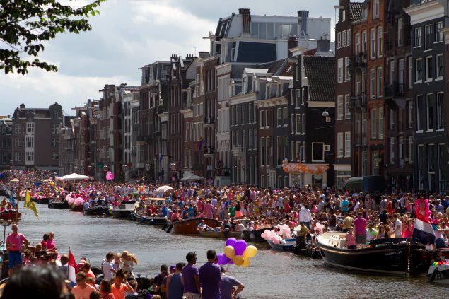 Gay Pride Amsterdam sui canali