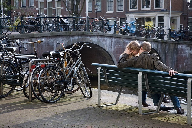 Amsterdam bacio panchina