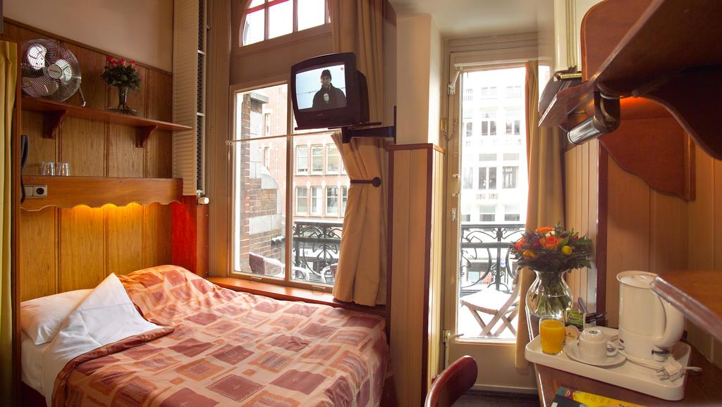 nadia hotel