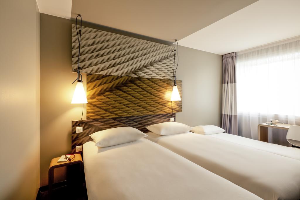 ibis amsterdam central