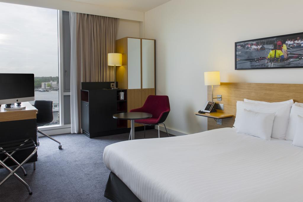 double tree by hilton centraal station